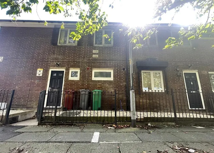 Bright, Warm & Cozy House In Harpurhey