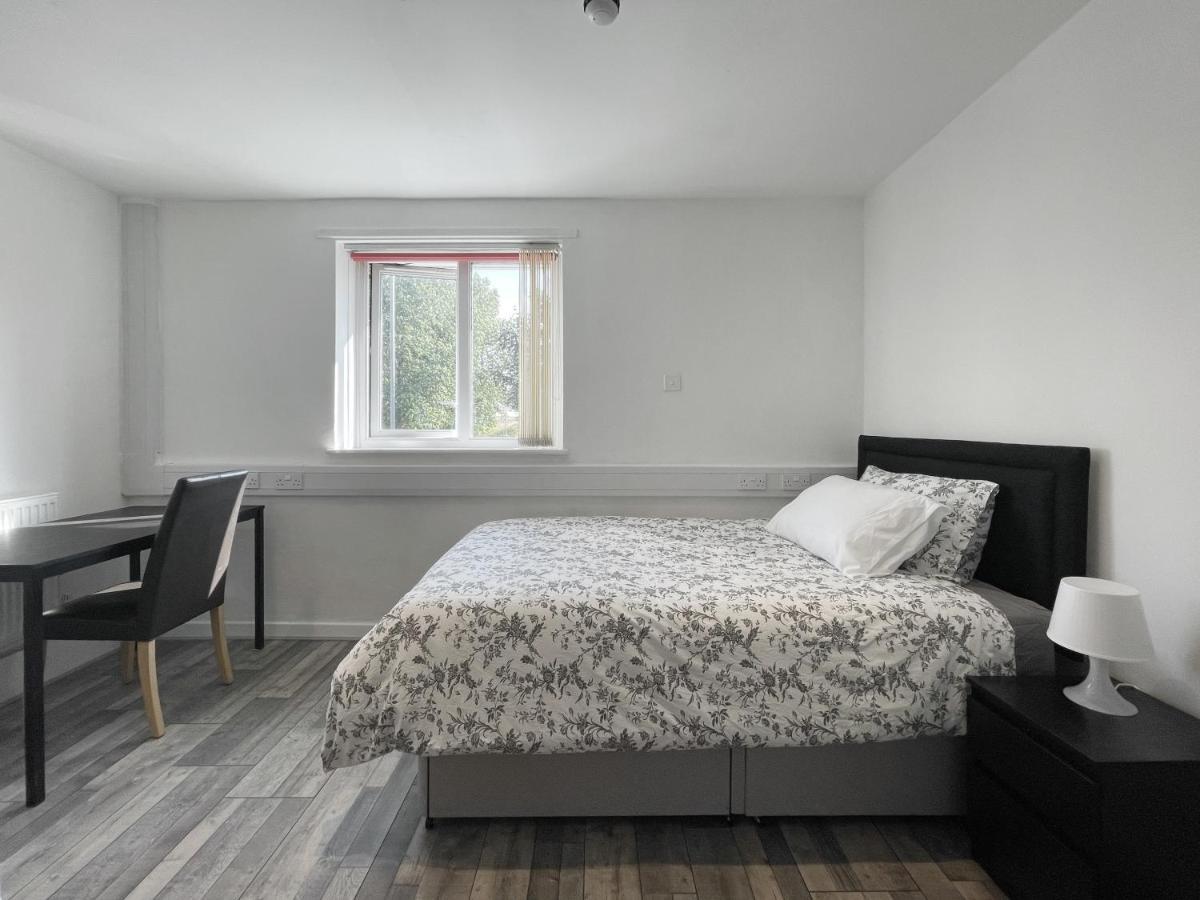 Bright, Warm & Cozy House In Harpurhey *